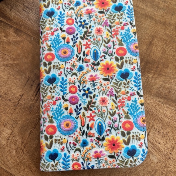 Stringberry St Bedes Wallet Case for iPhone 16 - Picture 3 of 5